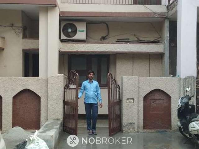Property for rent in NIT 5, Faridabad
