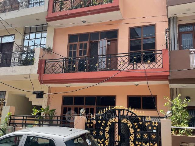 Property for rent in Hariana