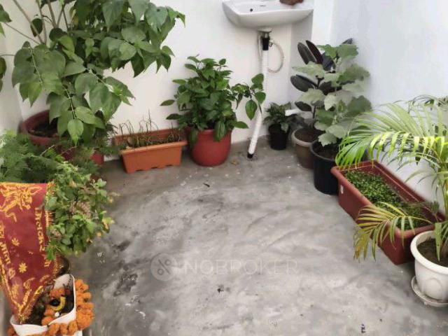 House for sale in West Delhi, Deri