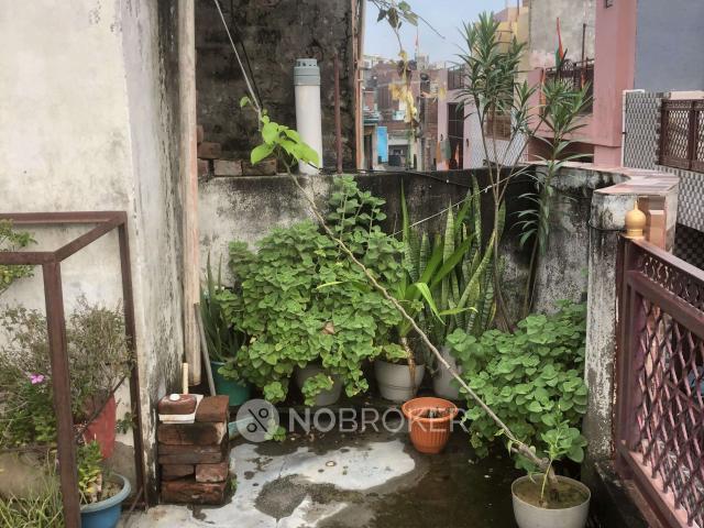 House for sale in North East Delhi, Deri