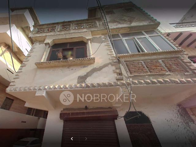 House for sale in North West Delhi, Deri