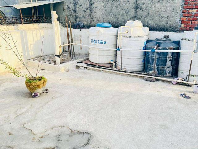 House for sale in East Delhi, Deri