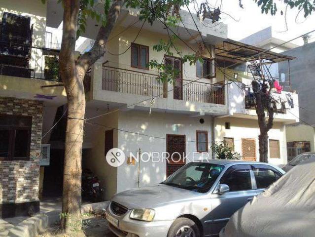 House for sale in Kalyan Puri, Delhi