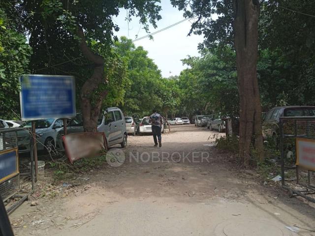 House for sale in West Delhi, Deri