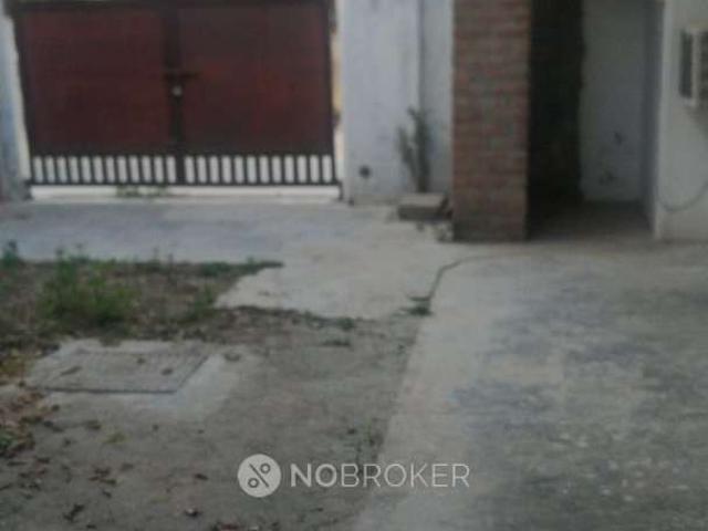 House for sale in Hariana
