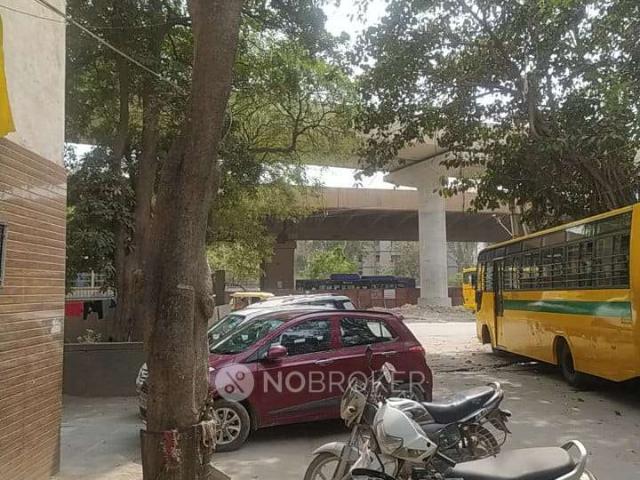 House for sale in North West Delhi, Deri