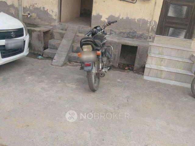 House for sale in North Delhi, Deri