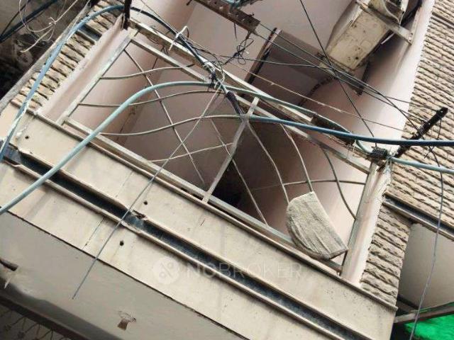 House for sale in Central Delhi, Deri