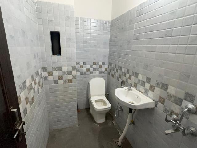 Flat for rent in South Delhi, Deri