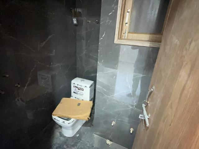 Flat for sale in South Delhi, Deri