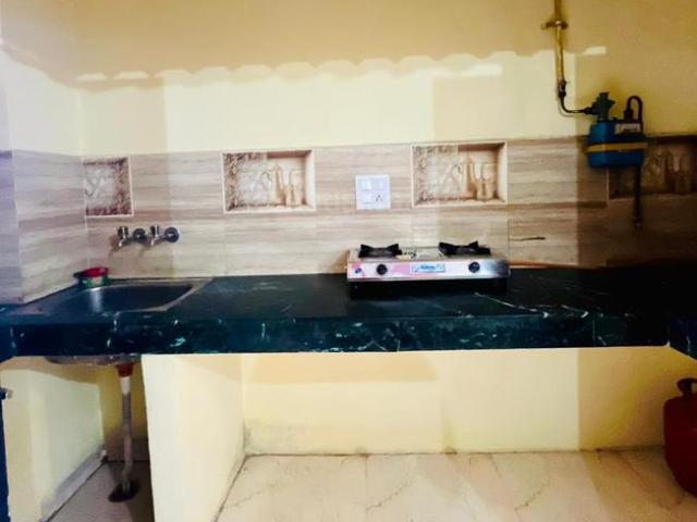 Flat for rent in West Delhi, Deri