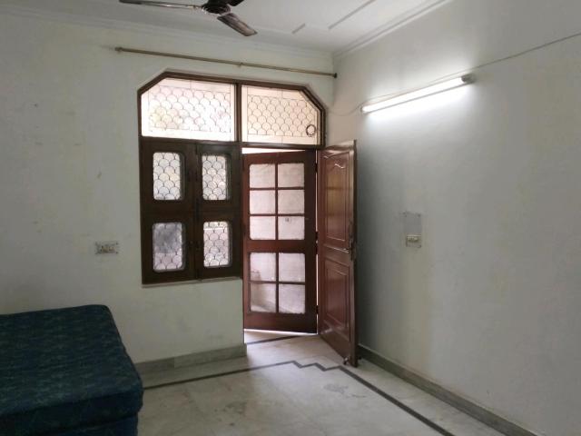 Flat for sale in North Delhi, Deri