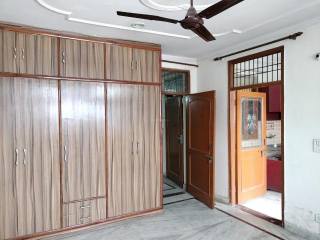 Flat for rent in South West Delhi, Deri