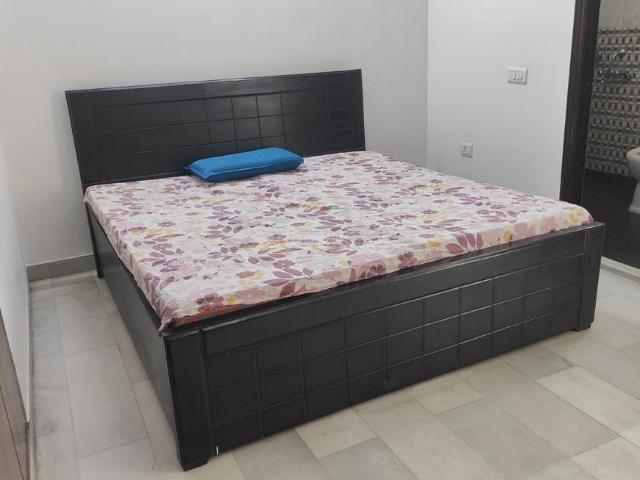 Flat for rent in South Delhi, Deri