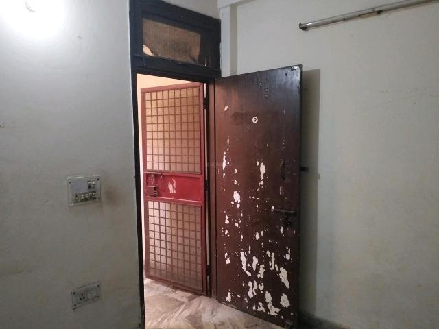 Flat for rent in East Delhi, Deri