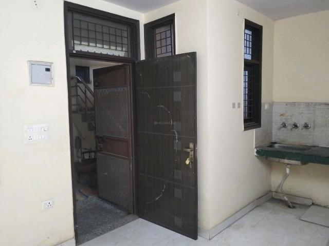 Flat for rent in East Delhi, Deri