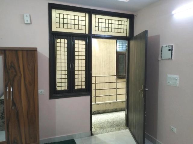 Flat for sale in Mayur Vihar, Delhi