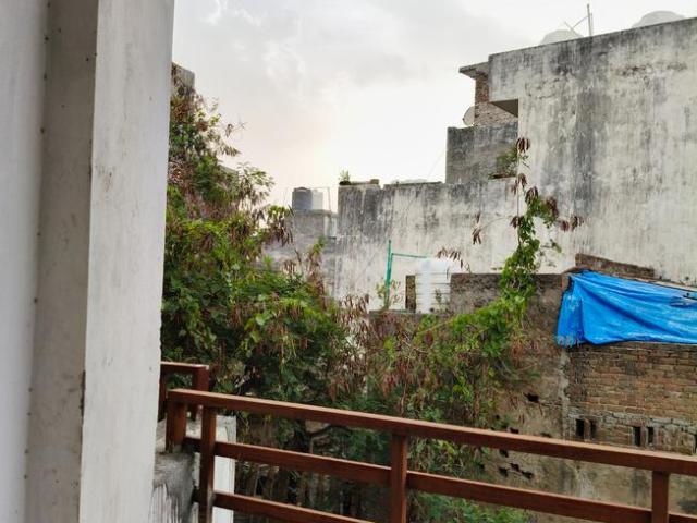 Flat for rent in West Delhi, Deri