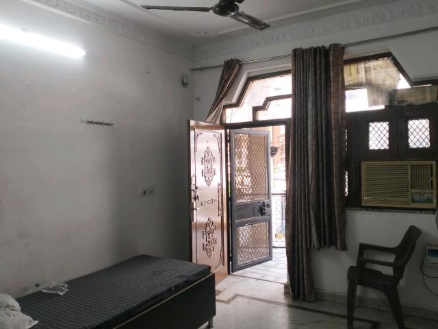 Flat for rent in West Delhi, Deri