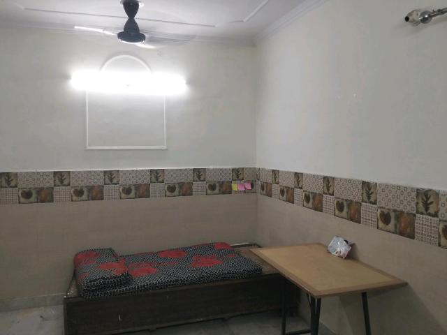 Flat for rent in West Delhi, Deri