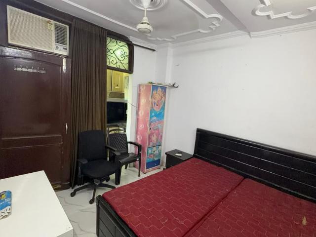Flat for rent in Anand Parbat, Delhi