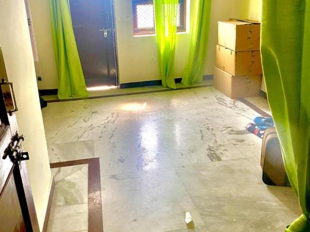 Flat for rent in North West Delhi, Deri