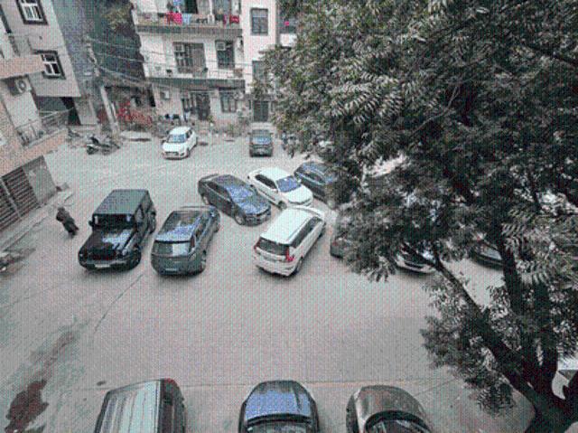 Flat for sale in North West Delhi, Deri
