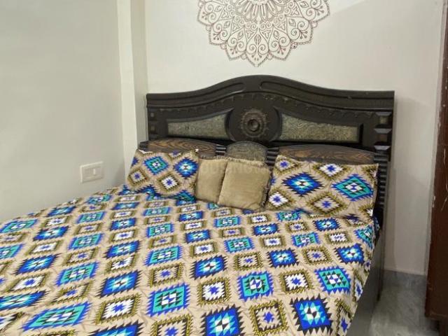 Flat for sale in North West Delhi, Deri
