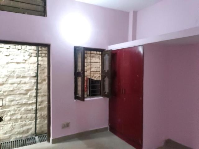 Flat for rent in North West Delhi, Deri