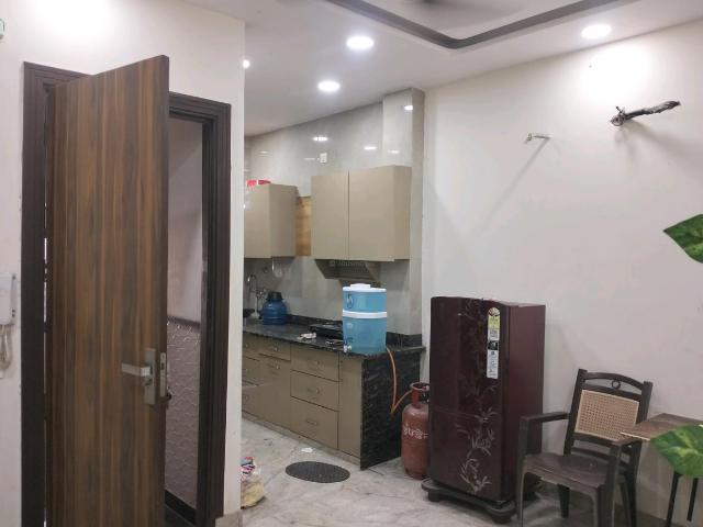 Flat for rent in Shalimar Bagh, Delhi