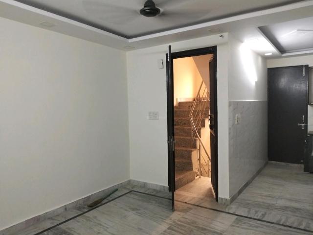 Flat for rent in North West Delhi, Deri