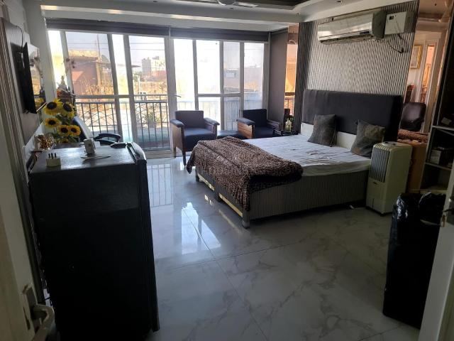 Flat for rent in South Delhi, Deri