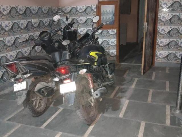 Flat for sale in West Delhi, Deri