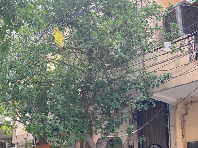House for sale in West Delhi, Deri