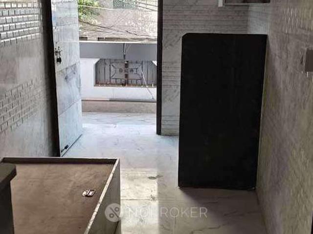 Property for rent in Deri