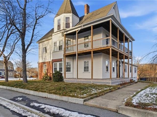 House for sale in Lincoln, Rhode Island