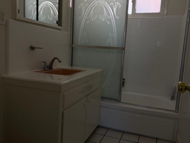 Apartment for rent in Canoga Park, California