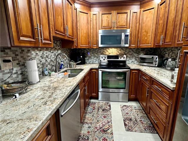 Apartment for rent in Hallandale, Florida