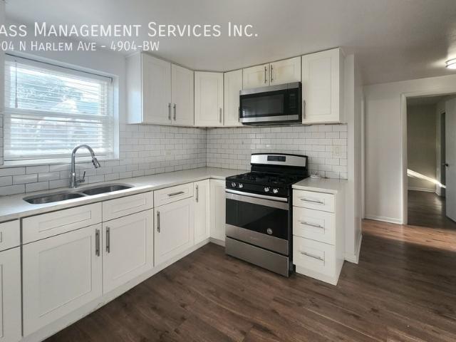 Apartment for rent in Harwood Heights, Illinois