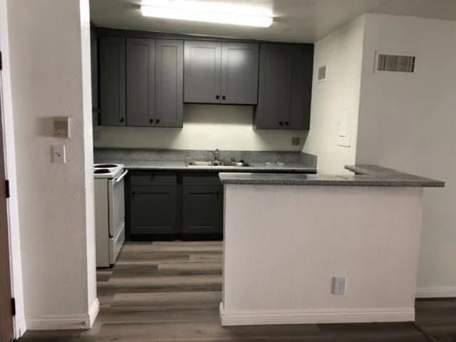 Apartment for rent in Canoga Park, California