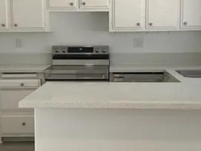 Apartment for rent in Corona Del Mar, California