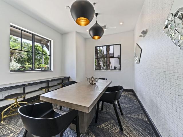 Apartment for rent in Hollywood