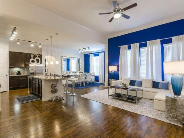 Apartment for rent in Aubrey Apartment for rent in Aubrey
