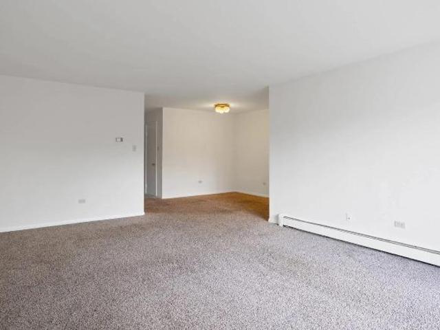 Apartment for rent in Justice, Illinois