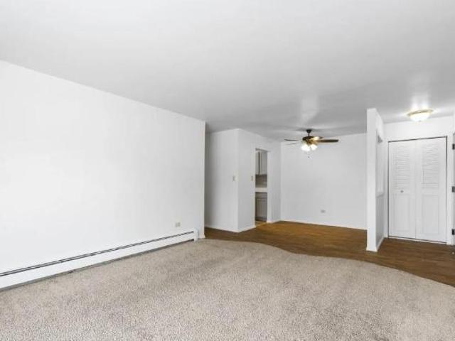 Apartment for rent in Palos Hills, Illinois
