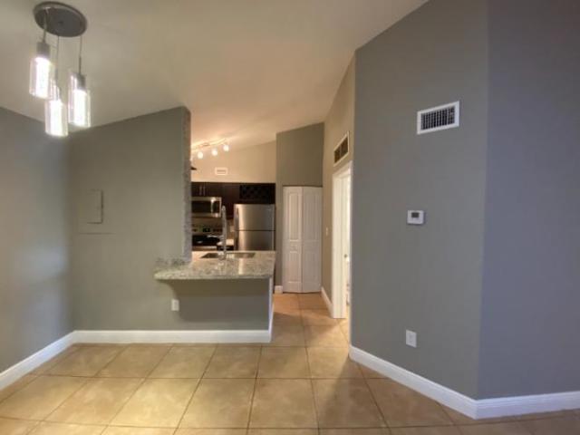 Condo for rent in Oakland Park