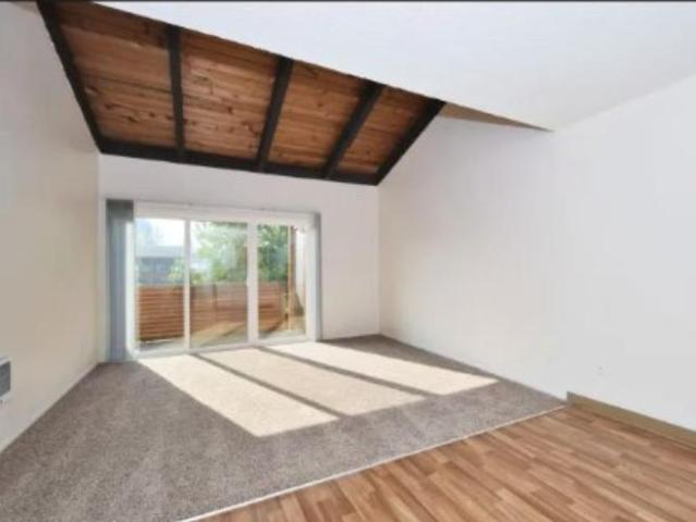 Condo for rent in Oregonia