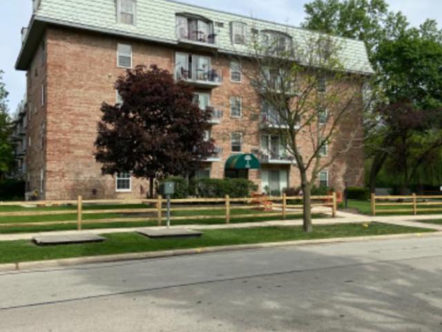 Condo for rent in Downers Grove, Illinois