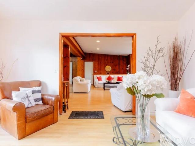 Apartment for rent in Canoga Park, California