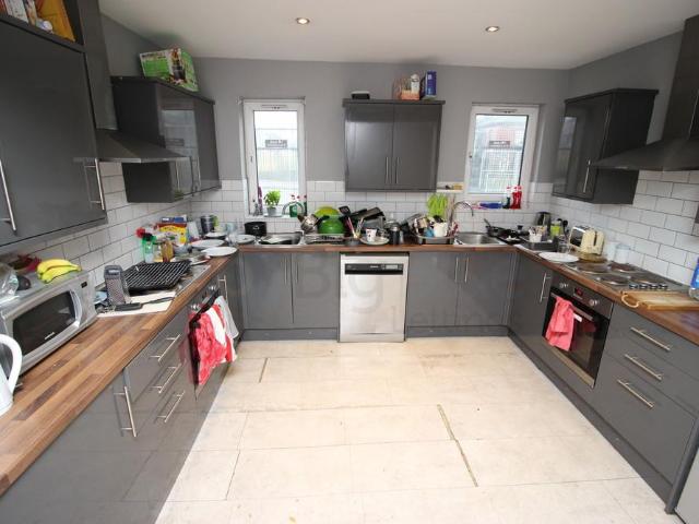 House for rent in Hyde Park, West Yorkshire